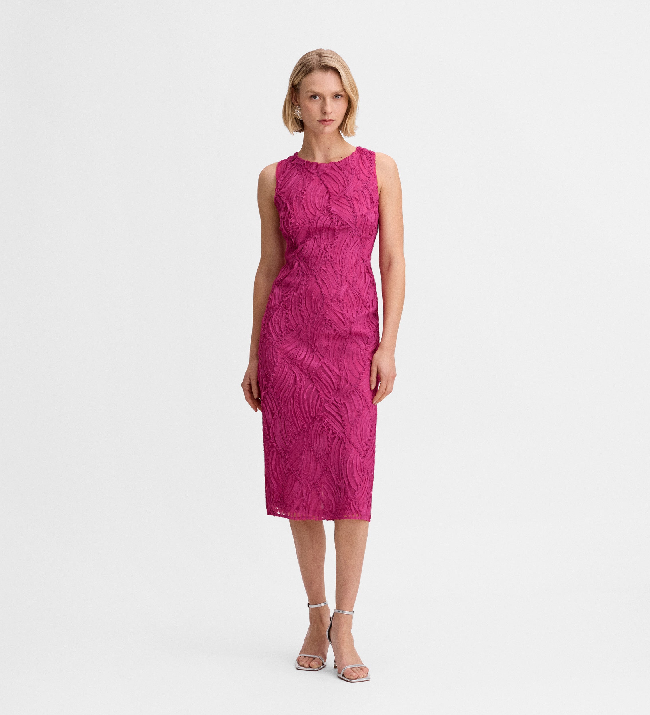 Vestido entallado bordado